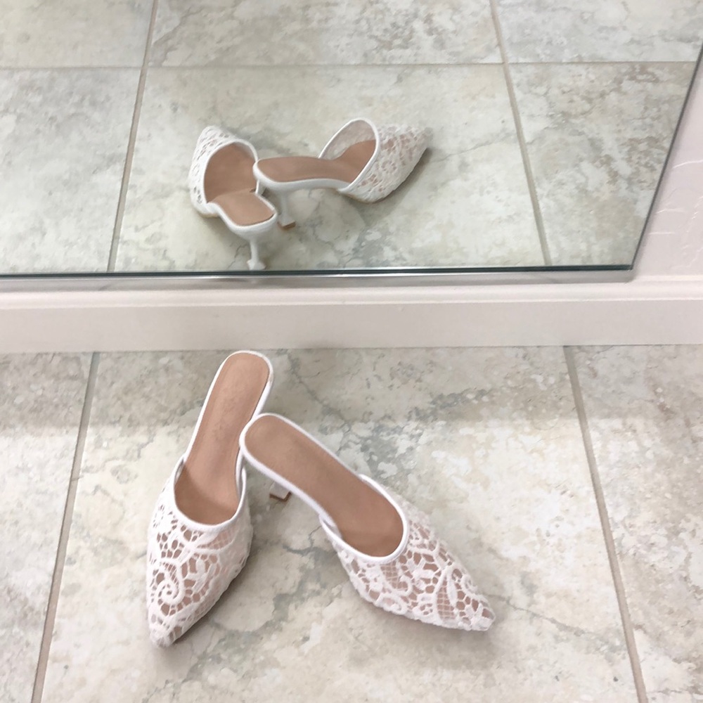 White Cotton Lace Kitten Heels, Size 6.5